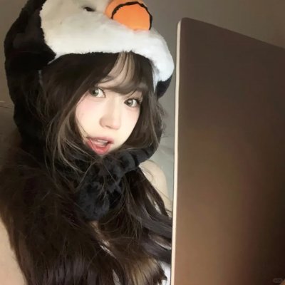 照片中的女孩